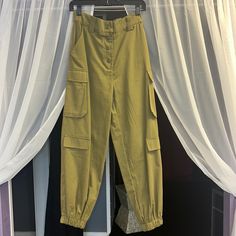 Stylish Olive Cargo Pants New Never Worn Spring Utility High-waisted Pants, Spring High-waisted Utility Pants, Spring Green Cargo Jeans For Workwear, Khaki Ankle-length Cargo Pants, Spring Khaki Harem Pants With Cargo Pockets, Spring Cargo Style Wide Leg Harem Pants, Trendy Spring Cargo Pants Ankle-length, Trendy Spring Ankle-length Cargo Pants, Spring Trendy Ankle-length Cargo Pants