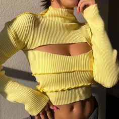 Yellow Short Top Cropped Tees, Mode Zara, Cutout Sweater, Smink Inspiration, Y2k Aesthetic Outfits, Cropped Tops, Yellow Shorts, Long Sleeve Turtleneck, Mode Inspo