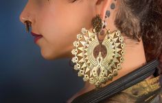 A Pair of 17 mm Gold Star Plug Earrings, Large Ornate Spike Plug Gauge Earring, Gold Brass Metal Earrings, Tribal Plug, Body Jewelry The earrings are hand-fabricated from quality brass, sold as a pair. ▪ 𝐃𝐈𝐌𝐄𝐍𝐒𝐈𝐎𝐍𝐒 ▪          * 4 cm L x 4 cm W         * Gauge: 5/8 (17 mm)  ▪ 𝐌𝐀𝐓𝐄𝐑𝐈𝐀𝐋𝐒 ▪          * Italian Brass ▪ 𝐏𝐀𝐂𝐊𝐀𝐆𝐄 𝐈𝐍𝐂𝐋𝐔𝐃𝐄𝐒 ▪  *  One pair of brass earrings, as pictured.  ▪ 𝐉𝐄𝐖𝐄𝐋𝐑𝐘 ▪                       https://www.etsy.com/shop/vedora ▪ 𝐃𝐈𝐒𝐂𝐎𝐔𝐍𝐓 𝐂𝐎𝐃𝐄𝐒 𝐀𝐍𝐃 𝐍𝐄𝐖 𝐃𝐄𝐒𝐈𝐆𝐍 𝐑𝐄𝐋𝐄𝐀𝐒𝐄𝐒 ▪                    https://www.instagram.com/vedorajewelry ▪ 𝐂𝐋𝐎𝐓𝐇𝐈𝐍𝐆 𝐀𝐍𝐃 𝐀𝐂𝐂𝐄𝐒𝐒𝐎𝐑𝐈𝐄𝐒 ▪                      https://vedoradesigns.com ▪  𝐒𝐇𝐈𝐏𝐏𝐈𝐍𝐆 ▪ We ship all over the world. If you need faster shipping, Plug Earrings Gauges, Aztec Sun, Dangle Plugs, Tassel Earing, Plug Earrings, Ear Weights, Snake Jewelry, Dragon Jewelry, Snake Earrings