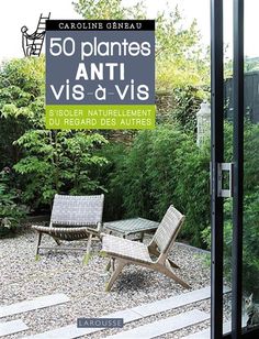 50 plantes Anti vis-a-vis            S'isoler naturellement du regard des autres            Terrasse, balcon, petit jardin... il est parfois difficile de se sentir chez soi lorsque que rien ne vous isole des passants ou du voisinage ! Ce guide s'adresse à tous ceux qui rêvent d'un écran naturel, vivant et décoratif toute l'année.     Plantes grimpantes et odorantes, bambous en pot, conifères aux ports variés, haies libres d'arbustes en mélange : faites votre choix parmi les 50 plantes anti vis-à-vis sélectionnées dans ce guide !                Pour chaque plante, une fiche descriptive complète et illustrée détaille ses conditions de culture au jardin comme en pots, les meilleures variétés, les possibilités d'association, les conseils de taille...                Des doubles pages pratiques Permaculture, Sun Lounger, Summer Style, Outdoor Furniture Sets, Zen, New Homes, Home And Garden, Villa, Outdoor Furniture