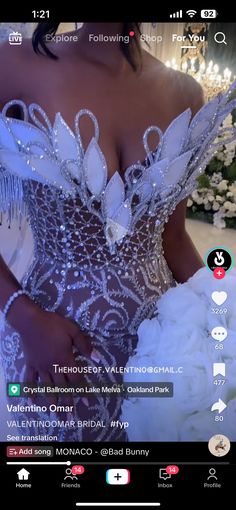 Met Gala Black Women, Old Hollywood Glamour Prom Dresses, Prom Dress Diamonds, Extra Prom Dresses, Exotic Prom Dresses, Diamond Prom Dresses, Crystal Prom Dress