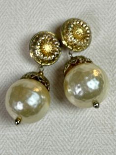 "Very beautiful vintage earrings with clip ons Sparkling and nice earrings They are one of a kind.... Very nice vintage unusual earrings total length approx. 7 cm / 2.75\" The round shimmering globe has a diameter of approx. 2.5 cm / 0.98\" These are rare to find ..." Victorian Dangle Earrings For Party, Vintage Gold Earrings For Evening, Unique Drop Clip-on Earrings For Party, Unique Evening Clip-on Jewelry, Unique Clip-on Drop Earrings For Parties, Unique Clip-on Drop Earrings, Formal Round Metal Clip-on Earrings, Unique Party Clip-on Drop Earrings, Vintage Dangle Clip-on Earrings For Gift