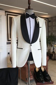 Discover the very best Michael Simple White Shawl Lapel Wedding Suit For Grooms for work,prom and wedding occasions at Allabousuit. Custom made Black & White Shawl Lapel mens suits with high quality. White Tuxedo Wedding, Suit For Groom, Lapel Wedding, White Wedding Suit, White Tux, Suits Groom, Wedding Tux, Black And White Suit, White Shawl