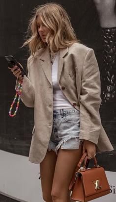 Khakis Outfit, Elle Ferguson, Blazer Street Style, Summer Street Style, Smart Casual Work, Classy Business Outfits, Business Professional Outfits, Smart Casual Work Outfit, Casual Work Outfit