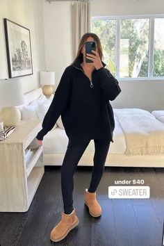 Comfortable Outfits Leggings, Comfortable Autumn Outfit, Zip Up Uggs Outfit, Black Leggings Autumn Outfit, Black Sweater Black Leggings, Casual Winter Outfits Ugg Boots, Super Casual Winter Outfits, Chilled Winter Outfits Casual, Leggings And Hoodie Outfit Winter