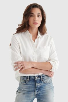 french girl fall style Button Up Top Outfit, French Inspired Outfits, Popular Spring Outfits, White Summer Outfits, White Button Down Shirt, White Button Up, Flowy Blouse, Button Up Top, Pocket Shirt