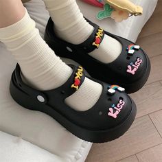 45313755021504|45313755087040|45313755119808 Diy Beach, Casual Pumps, Beach Diy, Girls Sweet, Strap Pumps, Mary Jane Heels, Cartoon Cute, Beach Sandals, Beach Holiday