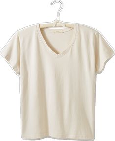 Basic Cotton V-neck Top, Relaxed Fit V-neck Top For Everyday, Everyday Cotton V-neck Top, Classic V-neck T-shirt With Relaxed Fit, Classic V-neck T-shirt In Relaxed Fit, Relaxed Fit Cotton V-neck Top, Cotton V-neck T-shirt For Everyday, Solid Color V-neck T-shirt For Everyday, Solid Color V-neck Everyday T-shirt