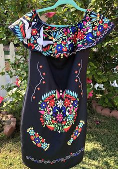 Hola Reinas, we are testing out these off the shoulder colorful dresses to see how you like them. The perfect dresses for these holiday parties. DM us or email us if you would like us to bring more! Sizing LARGE SIZE: 12/14 BUST: 36-38 inches WAIST: 29.5-31 inches HIP: 40-41.5 LIMITED SIZE AND QUANTITY LIMITED TIME PRICING FINAL SALE Black Off-shoulder Summer Dress, Black Off Shoulder Summer Dress, Bohemian Off-shoulder Mini Dress For Party, Black Off-shoulder Mini Dress For Vacation, Black Sleeveless Holiday Dress, Black Summer Off Shoulder Dress, Multicolor Mini Dress For Holiday, Black Bohemian Strapless Dress, Black Strapless Bohemian Dress