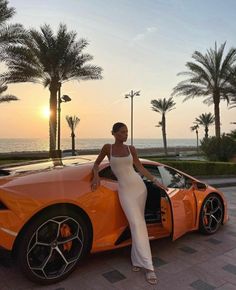 Boujee Lifestyle, Dubai Photoshoot, How To Pose For Pictures, Rich Women Lifestyle, Digital Course, Wealthy Women, Luxury Lifestyle Women