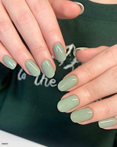 18 Cute & Trendy Sage Green Nails Ideas Sage Acrylic Nails Almond, Sage Green Nails Round, Sage Wedding Nails Bridesmaid, Bridesmaid Nails Sage Green, Simple Sage Green Nails, Short Sage Green Nails, Sage Green Nails Short, Light Green Gel Nails