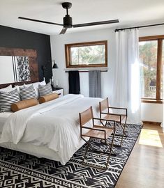 a bedroom with a bed, chair and rug in it's centerpieces