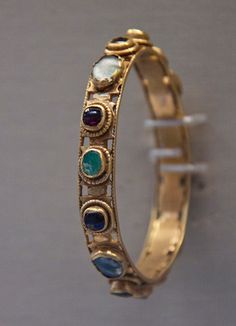 Roman gold bracelet, with semi precious stones, ca. 4th century A.D. Imperiul Roman, Ancient Roman Jewelry, Gold Bracelet Set