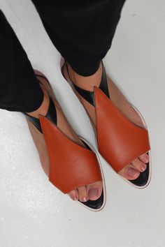 Delicate leather sandals in orange, pink and black colour-block with an elasticated side buckle fastening and leather soles. Unsure about your size? Please refer to our sizing page or send us a message using the chat button on our website. We will answer straight away. Your Mafaldas have been handmade with love in Brazil.  Store them in a cool, dry place.  Do not clean the leather with any chemical products, just use a clean cloth. Heels 2024, Coral Sandals, Money Fashion, Soft Orange, Buckled Flats, Leather Sandals Flat, Orange And Pink, Pearl Jewellery Earrings, Black Colour