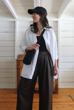 Layered Tank with Palazzo Pants Body Shape Outfits, Pear Body Shape Outfits, Singer Fashion, Belted Wrap Dress, Pear Body, Pear Body Shape, Layered Tank, Flattering Outfits, Relaxed Trousers