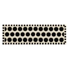 a black and white dotted border with circles on the edge, in an oval pattern