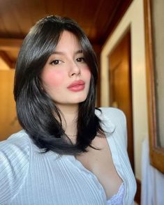 Short Hair Haircuts, Hair Inspo Color, Shoulder Length Hair, Aesthetic Hair, Layered Hair, Dark Hair, Wavy Hair