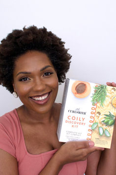 Coily hair (or type 4 hair) is unique: the tight kinks and turns of the strands mean that it inherently feels dry so lots of moisture is needed, as well as hold. This complete 4 steps starter kit will help nourish your coils in a simple routine to get beautiful defined locks. Hair Wash Day Routine, Hair Wash Day, Wash Day Routine, Simple Routine, Day Routine, Hair Wash, Type 4 Hair, Wash Day, Coily Hair