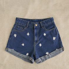 New And Never Worn Shorts! Super Cute, But They Fit Me A Bit Big, As I Am Typically An Xs/0. Feel Free To Make An Offer! High Wasted Shorts, Blue Sunflower, Shein Shorts, Casual Denim Shorts, Medium Dress, Blue Jean Shorts, Large Dress, Loose Fitting Tops, Denim Shorts Women