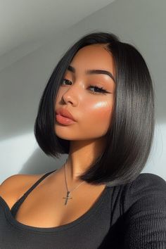 Medium Bob Middle Part, Short Straight Hair Cuts For Women, Classy Bob Hairstyles, Bob With Hat, Haircut For Black Hair, Bob Bangs Hairstyles, Simple Bob Haircut, Kylie Jenner Bob Haircut, Mom Bob Haircut