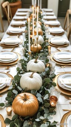 Discover Thanksgiving tablescapes with stunning table centerpieces, creative place settings, and elegant table settings. Explore beautiful color palettes and simple but elegant Thanksgiving table decorations. Click now for ideas! Beautiful Color Palettes