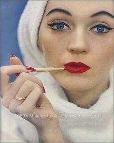 Vintage Makeup Ideas, 1940s Makeup Tutorial, 1930s Makeup, 1940s Makeup, New Look Ideas, 1960s Makeup