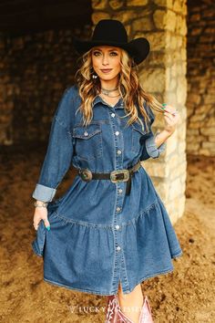 Dark Wash Denim Button Down layered Dress. Denim button down loose fit layered dress with long sleeve and front chest pockets. Such a cute addition to your country western wardrobe! Pair it with a western belt or leave it loose. Country Denim Dress, Jean Dress Western Outfit, Denim Shirtdress Outfit, Western Dress Outfits, Denim Shirt Dress Outfit, Denim Dress Winter, Cowboy Dress, Ranch Dress, Western Wardrobe