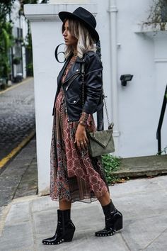 Country Fall Outfits, Couture Dior, Shoes Stylish, Mode Hippie, Stil Boho, Jeans Boots