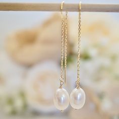 These dainty pearl drop earrings feature lustrous genuine freshwater pearl gemstones, suspended on a delicate chain creating a thread through earrings that is unique and eye catching. Threader earrings are lightweight earrings, which consist of a delicate chain that threads through the earlobe, showcasing the stunning pearls suspended in mid -air for a mesmerizing effect. These pearl earrings are perfect to pair with your summer dresses or wedding guest dresses. Details:---------- - lustrous gen 14k Gold Filled Pearl White Dangle Pearl Earrings, Delicate Dangle Linear Earrings With Chain, Delicate Dangle Linear Earrings, Delicate Sterling Silver Earrings With Pearl Chain, Dainty Long Drop Pearl Earrings With Ear Wire, Dainty Teardrop Earrings With Delicate Chain, Delicate Dangle Linear Earrings With Adjustable Chain, Minimalist Pearl Dangle Linear Earrings, Minimalist Pearl Chain 14k Gold Filled Earrings