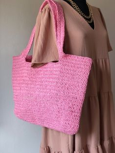 Square Straw Bag For Vacation, Chic Pink Woven Crochet Bag, Elegant Pink Vacation Bag, Large Capacity Crochet Summer Bag, Large Capacity Crochet Bag For Summer, Elegant Crochet Tote Bag For Beach Season, Elegant Square Straw Bag For Beach, Chic Pink Straw Shoulder Bag, Pink Chic Beach Bag For Vacation