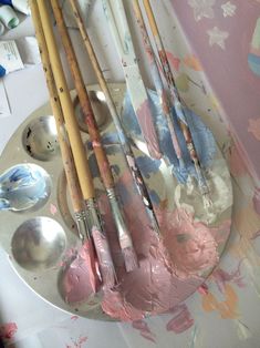 some paint brushes are sitting on a plate