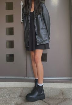 Shoes For Short Dresses Winter, Black Dress And Leather Jacket Outfit, Short Leather Boots Outfit, Leather Jacket Outfit Formal, Black Leather Jacket Dress, Black Short Dress With Boots, Short Chelsea Boots Outfit, Chelsea Boots Socks, Short Dress In Winter How To Wear