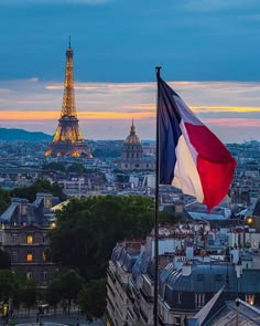 the eiffel tower towering over paris at dusk