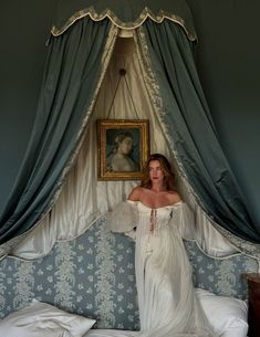 Divine Feminine Winter Outfits, Bethany Ciotola Bedroom, Art Nouveau Aesthetic Outfit, Ethereal Interior Design, Classic Romantic Style Outfit, Historical Fashion Aesthetic, Vintage Feminine Aesthetic, Opulence Aesthetic, Soft Romantic Aesthetic