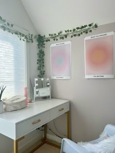 ⚠️Not Mine⚠️ Creds to Creator!!! Summer Desk Decor, Ava Rae Room Tour, Room Decor Bedroom Desk, Ava Rae Room, Desk Inspo Bedroom, Desk Vanity Ideas, Desk Preppy, Room Desk Aesthetic, Room Inspo Desk