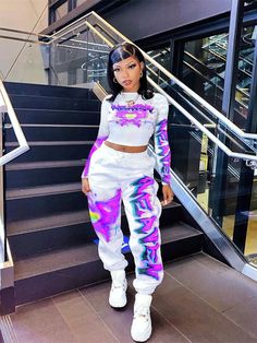 Couleur: Bleu, Vert, Orange, Violet, Fuchsia; Taille: S, M, L, F, XL, XXL Sweat Suits Women, Crop Top And Sweatpants, Looks Pinterest, White Fashion Casual, Loungewear Outfits, Printed Sweatpants, Streetwear Mode, Two Piece Pants Set, Teenage Fashion