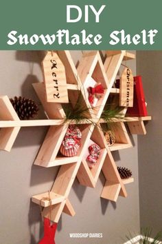 DIY Snowflake Shelf {In 4 Easy Steps!} Easy Christmas DIY! Snowflake Shelf, Wood Projects Easy, Woodworking For Beginners, Snow Flakes Diy, Wood Projects For Beginners, Wooden Snowflakes, Shelving Ideas, Xmas Deco