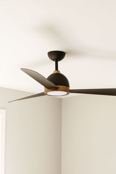 a ceiling fan in a room with white walls