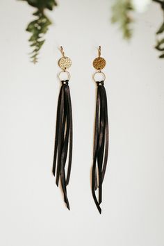 Add these handmade leather earrings to your boho accessories! Made from deer skin leather, these comfortable and lightweight yet stylish gems go beautifully with any outfit and season.  Offered in different lengths. Please note the measurements are including the hoop and clasp. To see what bracelets and other accessories you can pair with these earrings, please check out my shop: https://www.etsy.com/shop/thebohemyco Leather Strip Earrings, Black Leather Earrings, Feather Earrings Diy, Leather Tassel Earrings, Leather Fringe Earrings, Leather Accessories Handmade, Edgy Jewelry, Earring Kit, Hippie Earrings