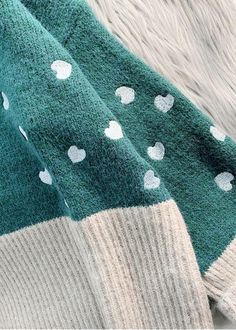 Cozy green Heart print knitted t shirt high neck patchwork oversize knitwear

 Materials used: knit fabric

Measurement:One size fits all for this item. Please make sure your size doesn't exceed this size: 4XL/BUST-120cm   
   
length 65cm / 25.35"
bust 120cm / 46.8"
Shoulder 60cm / 23.4"
Sleeve length 45cm / 17.55"



We ship worldwide.

Tracking numbers provided for all orders. Trendy Green Patchwork Sweater, Green Crew Neck Cute Sweater, Cute Green Crew Neck Sweater, Cute Green Knitted Sweater, Knitted T Shirt, Green Heart, Knitted Tshirt, Heart Print, One Size Fits All