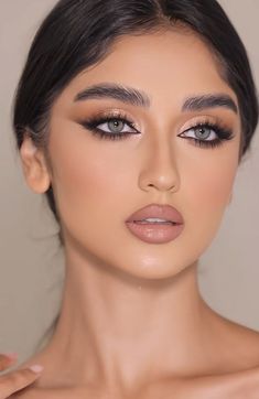 Sharp Eye Makeup Look, Arab Glam Makeup, Arabic Wedding Makeup, Arab Makeup Looks, Arab Eye Makeup, Arabic Makeup Looks, Cat Eye Makeup Look, Arab Makeup, Arabic Eye Makeup