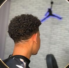 Taper Fade Line Design, Trait Taper, Men Hair Designs Lines Fade Haircut, Taper Fade Design, Taper Fade Afro, Boys Fade Haircut, V Shaped Haircut