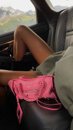 Super Rich Kids, Bag Outfit, Aesthetic Lifestyle, Malibu Barbie, Life Funny, Tiktok Style, Rich Kids, Pretty Bags, My Trip