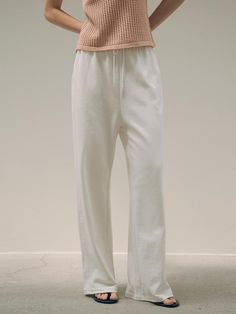 This is a refined and minimal pants by Siyazu that is made out of high quality and sturdy material. With classic mood of the design and feminine look, you can style it for your refined and casual daily outfit.- Elastic waistband with string- Side pockets detail- Versatile wide banding pants Classic Straight Pants For Loungewear, Classic Loungewear Trousers, Elegant Wide Leg Sweatpants, Elegant Straight Sweatpants With Elastic Waistband, Elegant Relaxed Fit Sweatpants For Fall, Elegant Ankle-length Pants For Everyday, Classic Wide-leg Pants For Loungewear, Elegant Wide Leg Bottoms For Everyday, Solid Wide-leg Everyday Pants