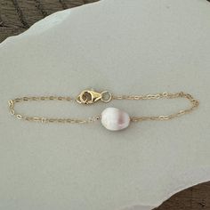 Genuine shell picked on the beaches of Hawaii were used to make this adorable bracelet. MATERIALS: ● Gold filled chain  MEASUREMENTS: ● length: 7" Adjustable Dainty Shell Jewelry, Dainty Adjustable Beach Bracelet, Dainty Adjustable Chain Bracelet For Beach, Dainty Adjustable Bracelet For Beach, Dainty Bracelet With Adjustable Chain, Dainty White Shell Jewelry, White Oyster Chain Bracelet Gift, Bracelet Materials, Cone Shell