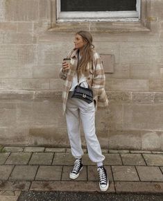 Shacket Outfit Women, Shacket Outfit, Sweatpants Outfits, Skandinavian Fashion, Outfit Inspo Fall, Winter Fashion Outfits, Fall Winter Outfits, Cute Casual Outfits, Autumn Winter Fashion