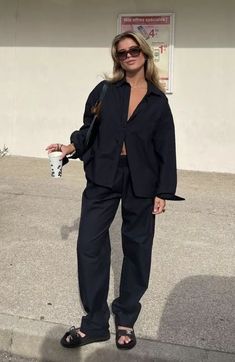 Spring 2024 Fashion Guide: Chic Outfits for Women Over 30 Skandinavian Fashion, Mode Boho, Looks Street Style, Dinner Outfits, All Black Outfit, Mode Inspo, Fashion Streetwear, 가을 패션, Mode Vintage