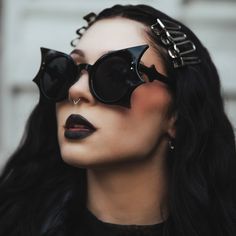 Womens Rockabilly Fashion, Goth Fashion Women, Vintage Goth Aesthetic, Dark Romantic Fashion, Gothic Lipstick, Bat Sunglasses, Cute Outfits For Fall, Witchy Accessories, October Style