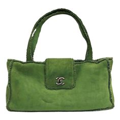 - Chanel green suede shoulder shoulder handbag from 1998 collection. - Featuring green shearling mouton trim overall. - CC turnlock flap closure. - Interior zip pocket. - Length: 32cm. Height: 16cm. Width: 7.5cm. Handle Drop: 18cm (measurements are approximately). - Comes with authentic card. - Excellent condition. Please note that this item is not new, there are minor flaws. Do not hesitate to write us if you have more questions. Chanel Green, Chanel Top, Green Purse, Pretty Bags, Green Suede, Shoulder Handbag, Cute Bags, Baby Bag, Vintage Bags