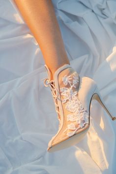 High Heels Lace Shoes Floral Embroidered and Beaded Bridal - Etsy Elegant Wedding Shoes With Lace Work, Spring Wedding Shoes In Cream Lace, Cream Lace Wedding Shoes For Spring, Spring Cream Lace Wedding Shoes, Pointed Toe Lace Wedding Shoes, Pointed Toe Wedding Shoes With Laces, Embroidered High Heel Wedding Shoes, Lace High Heel Wedding Shoes, Floral Embroidered High Heel Wedding Heels